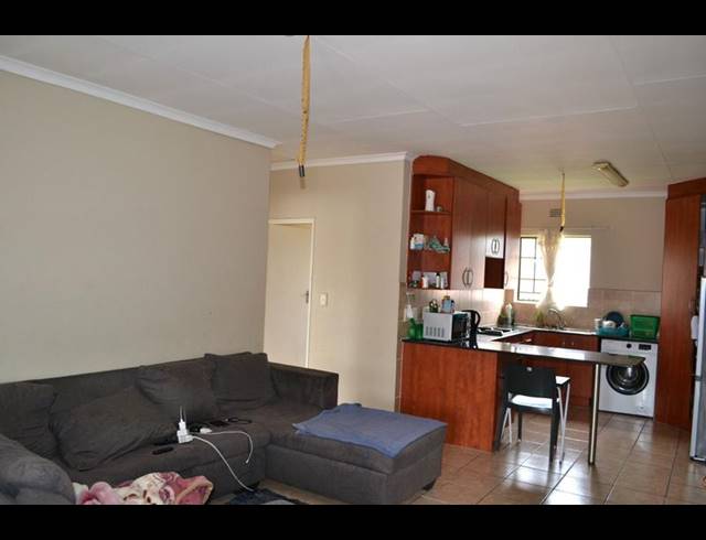 2 BEDROOM TOWNHOUSE FOR SALE IN SONNEVELD